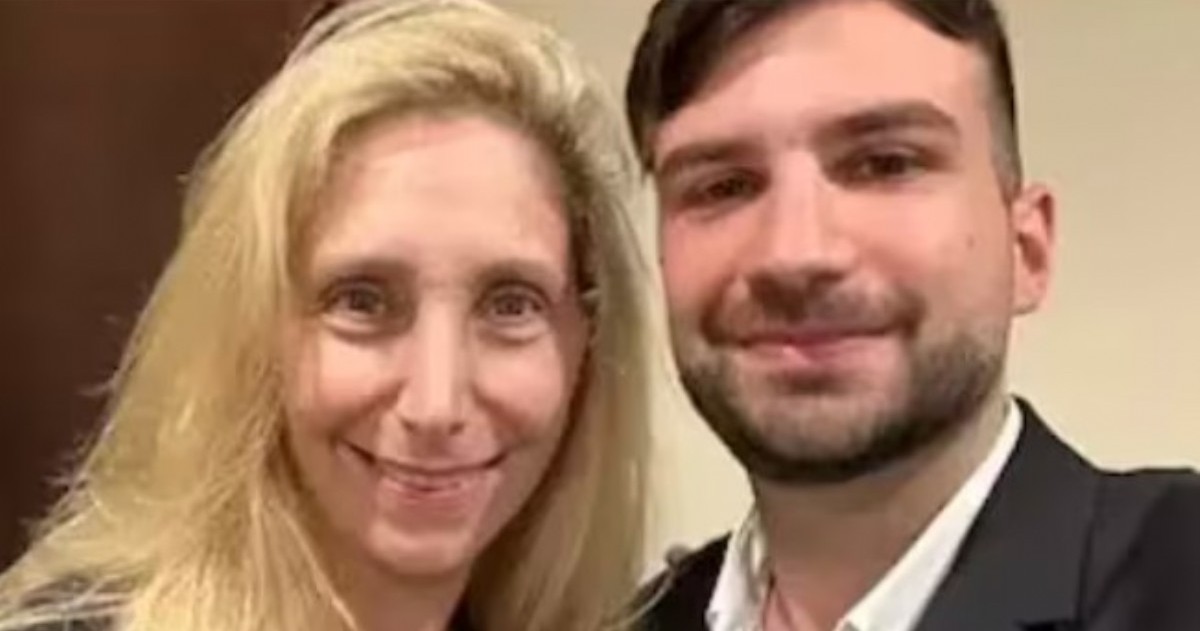 Peritajes al celular del empresario revelaron mensajes eliminados y un audio donde se habla de transferencias vinculadas a Karina Milei. Los registros coinciden con ingresos de Novelli a la Casa Rosada durante 2024.