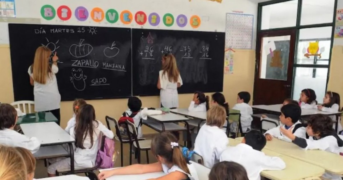 Un relevamiento realizado por la Unión de Educadores de la Provincia de Córdoba advierte que gran parte del sector enfrenta dificultades económicas y debe recurrir a actividades adicionales para sostener sus ingresos.