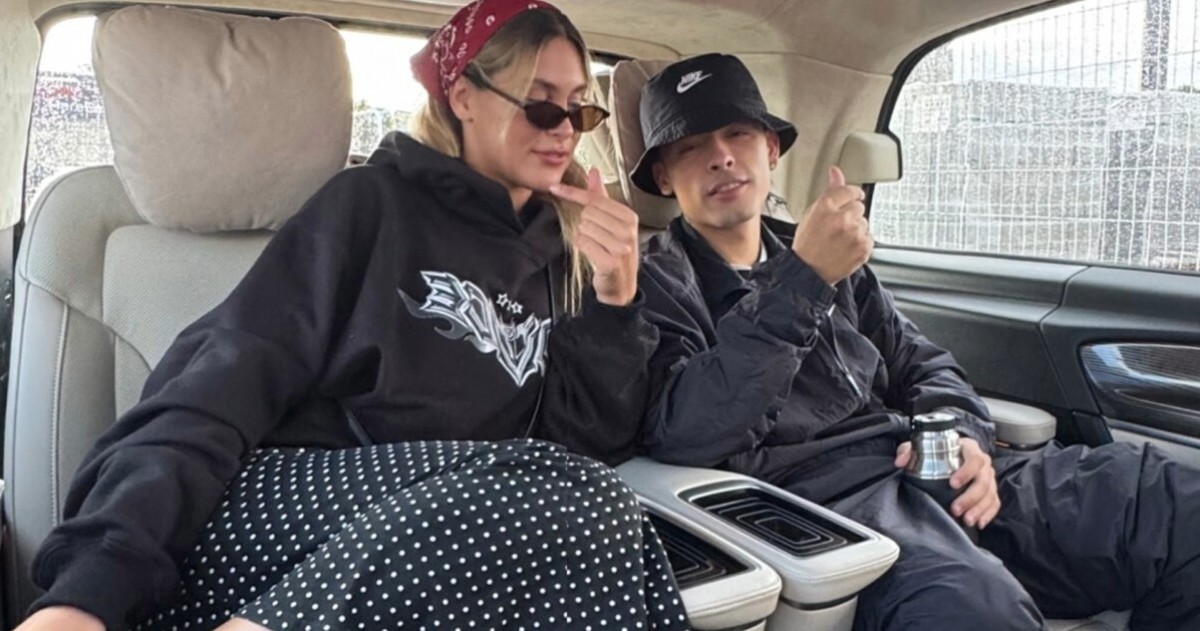 Después de semanas de rumores y fotos sugestivas, el rapero argentino oficializó su relación con la modelo española a través de Instagram.