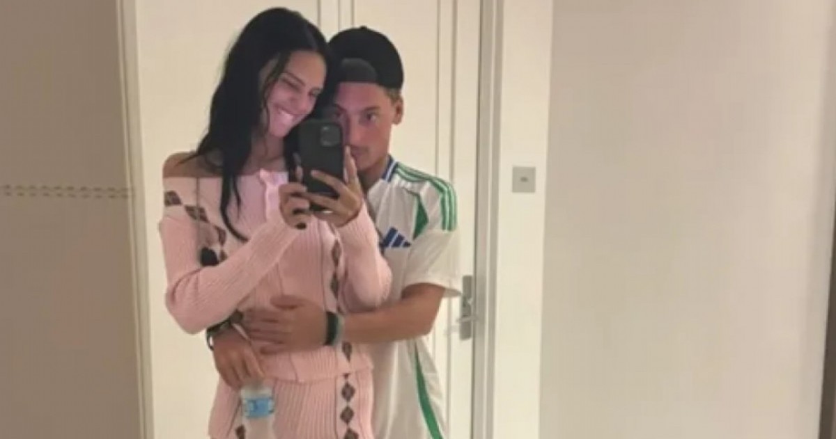 La hija menor de Marcelo Tinelli hizo oficial su relación al compartir una imagen junto al joven empresario en Instagram. La publicación se volvió viral y fue celebrada por sus seguidores.