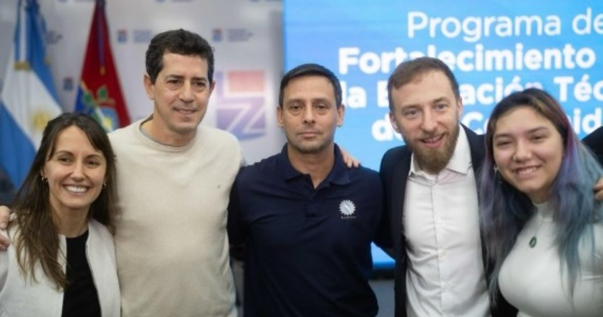 Federico Otermín, intendente de Lomas de Zamora, presentó el Programa de Fortalecimiento para la Educación Técnica de la Comunidad junto al senador nacional Eduardo "Wado" de Pedro.