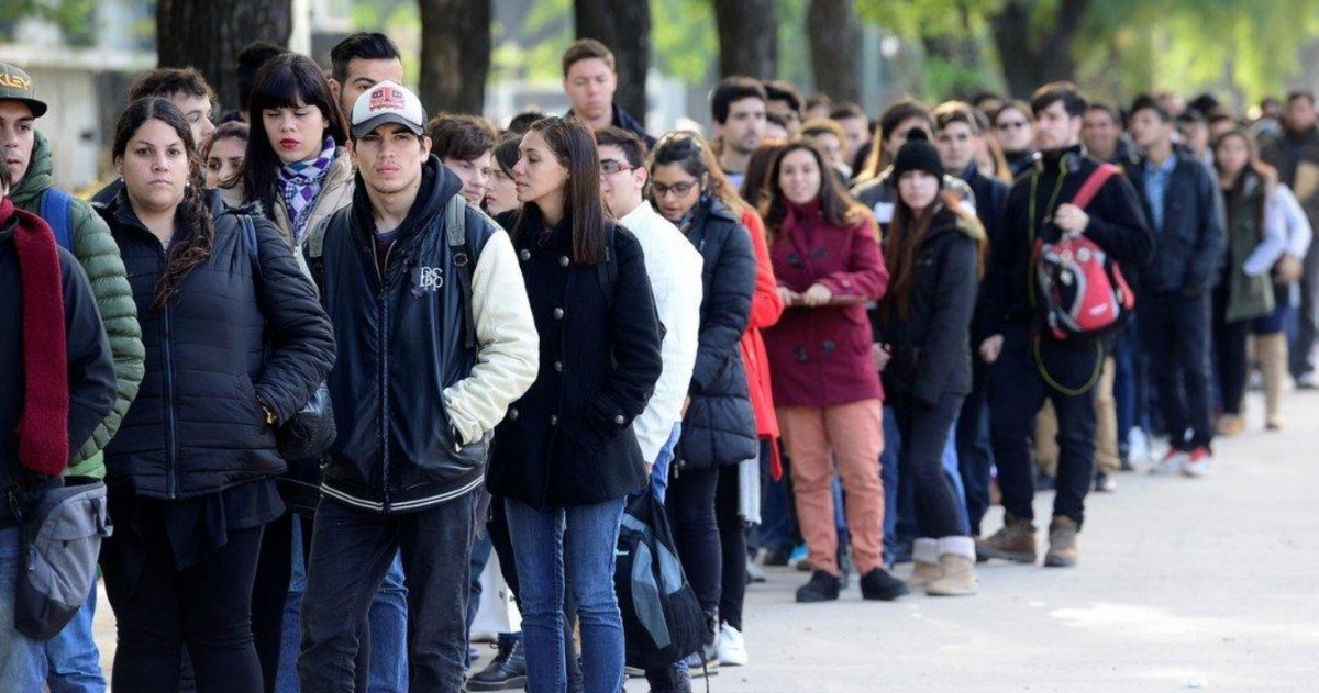 Una investigación basada en microdatos de la Encuesta Permanente de Hogares sostiene que la desocupación real sería mucho más alta que el 6,6% oficial, debido a la precariedad laboral y al peso de las changas.