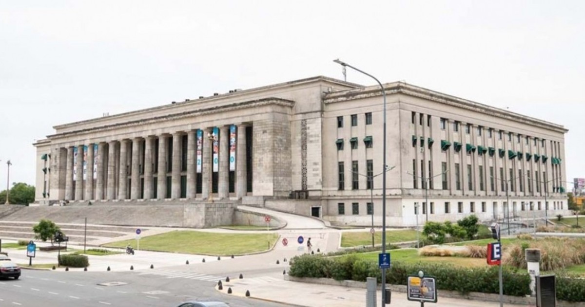 La AGD-UBA resolvió no iniciar el cuatrimestre y mantener la medida de fuerza hasta que se cumpla la Ley de Financiamiento Universitario aprobada por el Congreso. En el resto del país habrá paro por una semana desde el 16 de marzo.