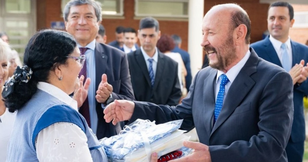 La suba se aplicará en dos tramos de 7 por ciento en marzo y abril. El Gobierno provincial también fijó sueldos mínimos de hasta 1 millón de pesos y un incremento del 35 por ciento en asignaciones familiares.