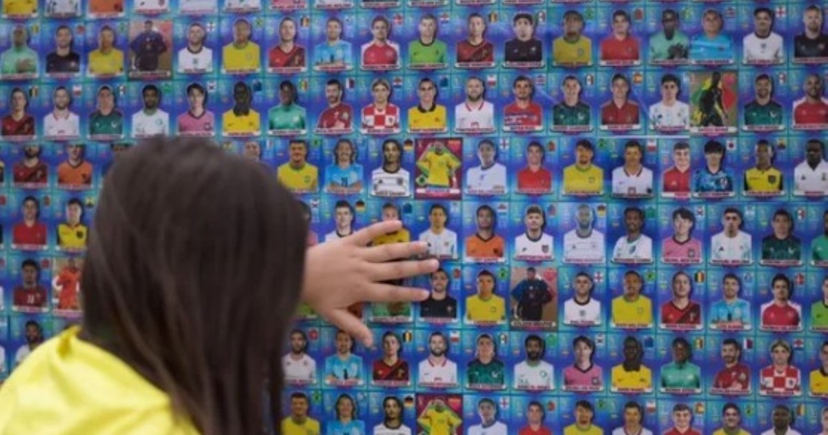 La nueva edición incluye 112 páginas, sobres de 7 cromos y múltiples portadas regionales. La ampliación del torneo a 48 selecciones impulsa un lanzamiento récord.