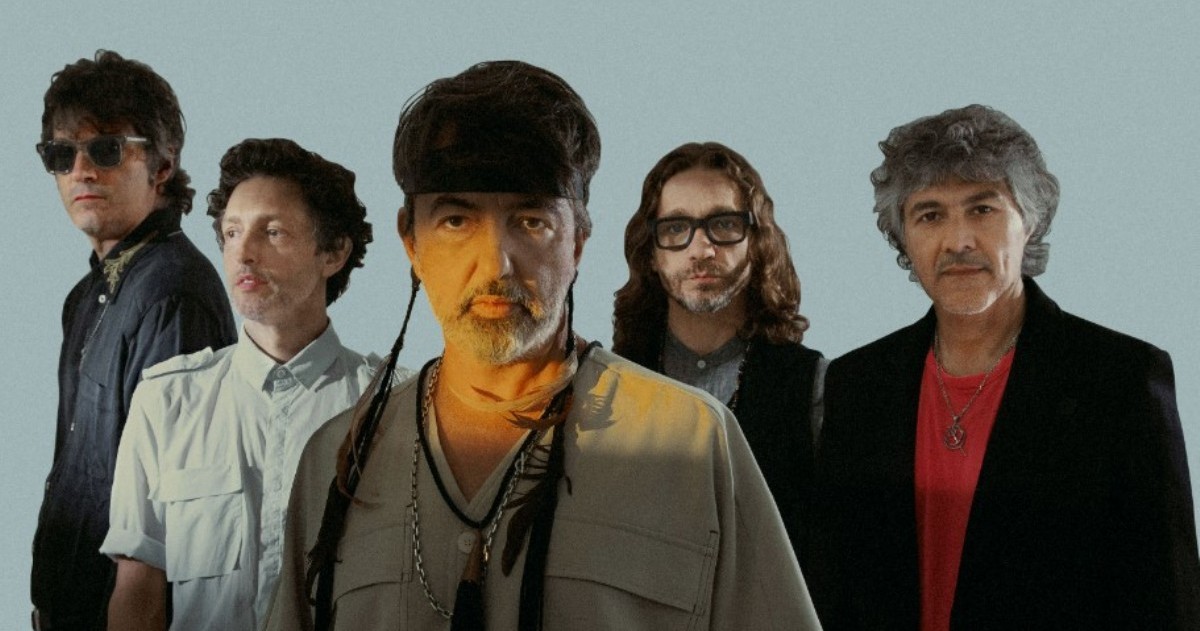 Babasónicos volverá al Movistar Arena con canciones de “Cuerpos Volumen I” y clásicos de una trayectoria que lleva varias décadas.