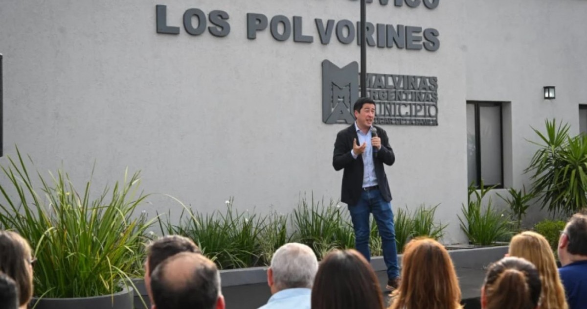 El edificio, con más de 560 metros cuadrados y ubicado en un espacio recuperado, concentrará trámites esenciales como Registro Civil, Defensoría del Pueblo y Dirección de Faltas. La obra se enmarca en el 30° aniversario del distrito.