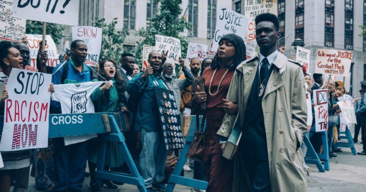 ASÍ NOS VEN | 31 DE MAYO |
Creada, escrita y dirigida por la reputada cineasta Ava DuVernay, analiza el fallido sistema judicial de EE UU durante el caso de "los Cinco" de Central Park, exponiendo sus profundas grietas en un caso t