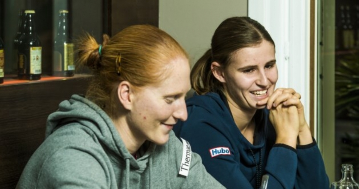 Las tenistas son pareja dentro de la cancha y en la vida.