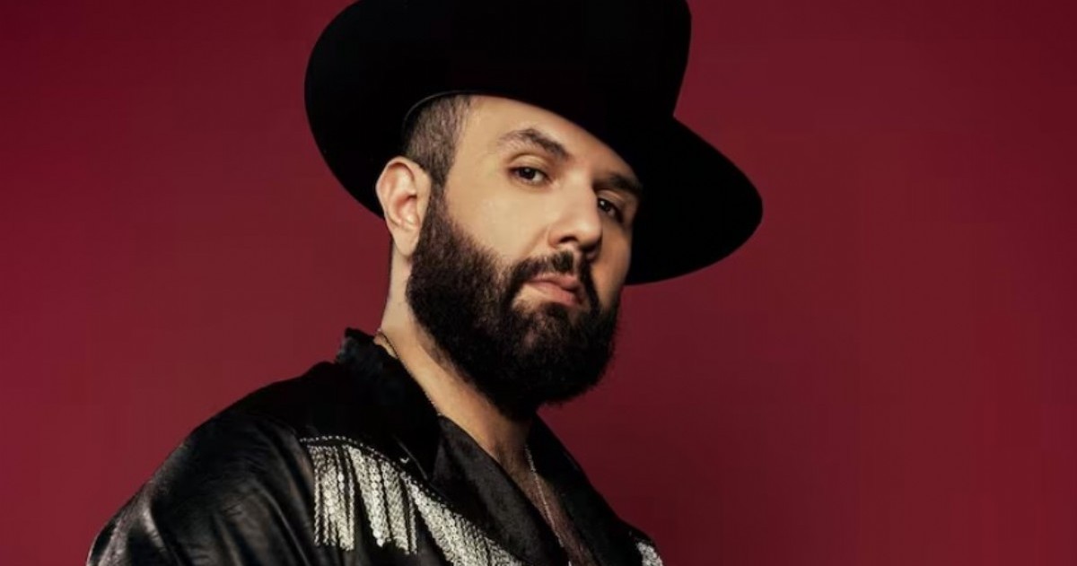 El cantante mexicano Carín León estrenó “Muda”, un álbum que incluye colaboraciones con Juanes y Rawayana mientras prepara su regreso a Buenos Aires.