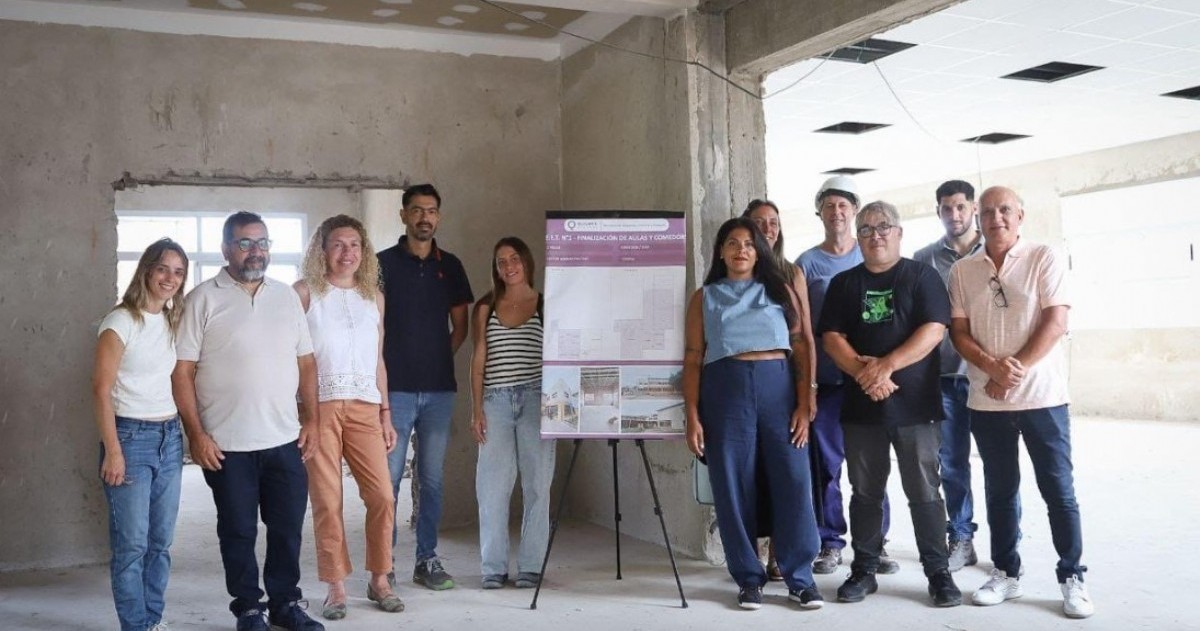 El Municipio retomó los trabajos de infraestructura en la EEST número 1 de Quilmes Oeste, con nuevas aulas, áreas administrativas y espacios comunes, en el marco de un programa provincial y municipal.