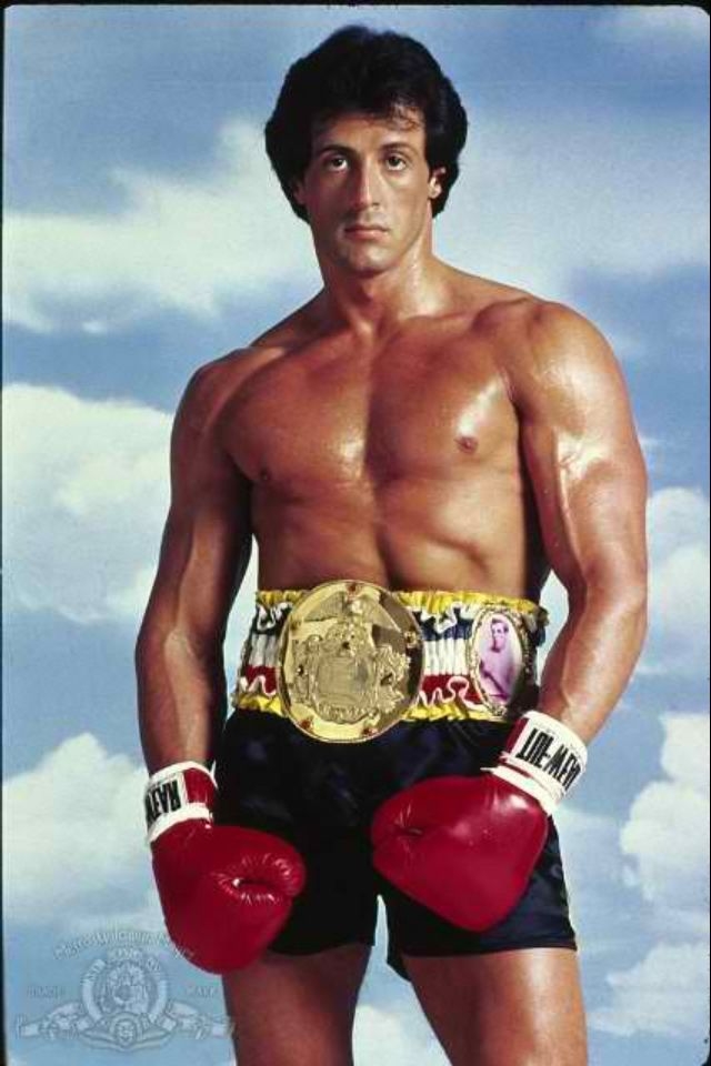 Stallone encarnando a su famoso personaje "Rocky Balboa"