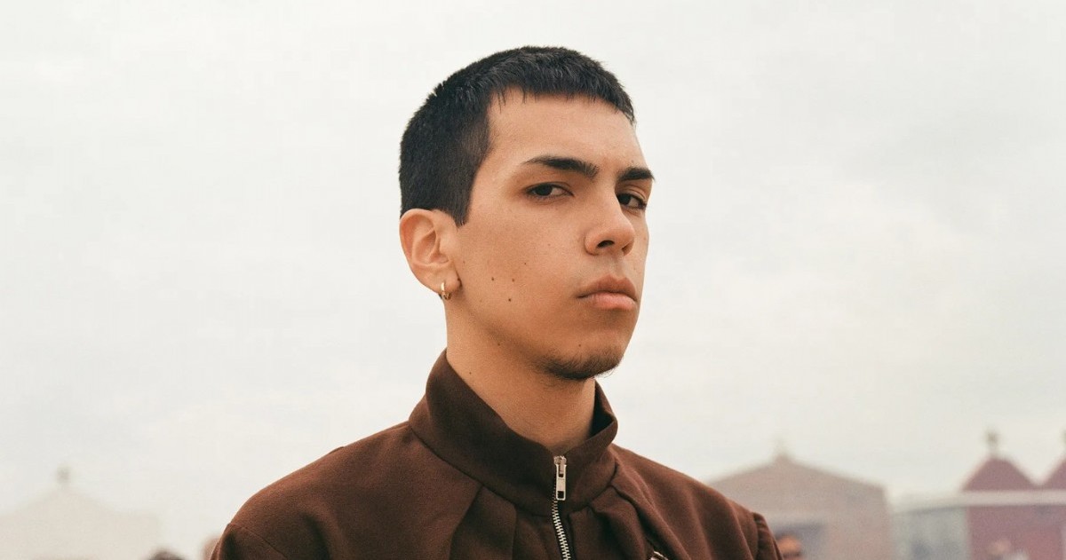 Tras ser acusado de “agrandado” en redes, el artista respondió con un mensaje que se volvió viral. Reivindicó su esencia y dejó claro que la humildad no tiene nada que ver con la apariencia.