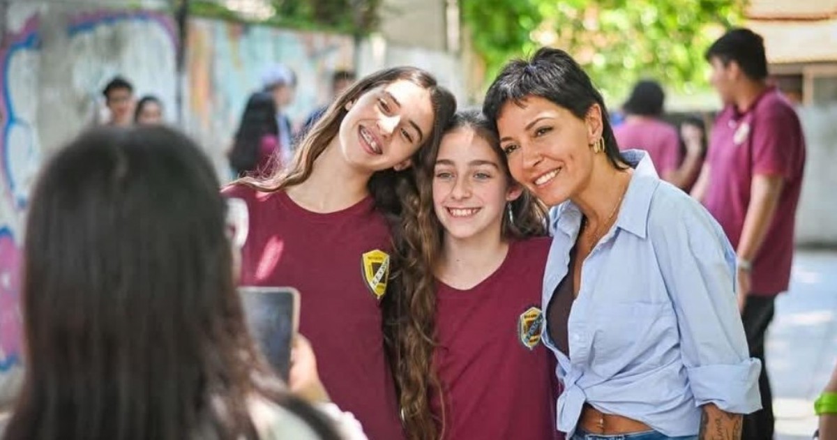 La intendenta supervisó obras y proyectos educativos en la Escuela Primaria y Secundaria número 30, donde se concretaron mejoras de infraestructura y nuevos talleres impulsados por subsidios comunales.