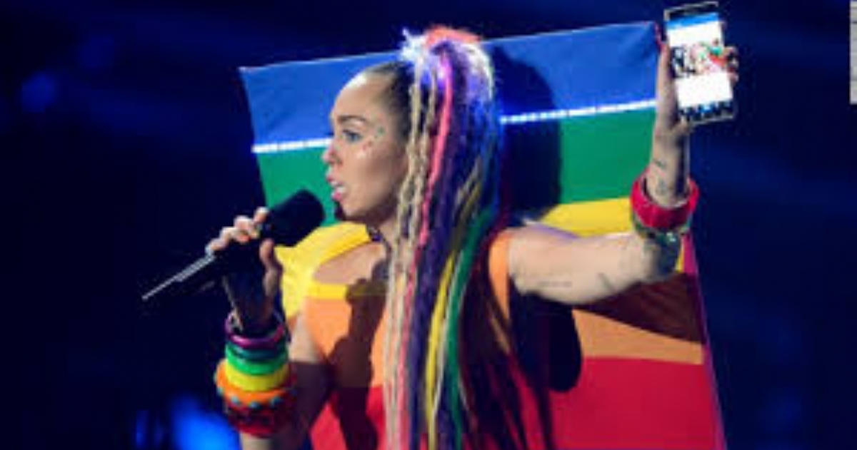 En 2015 Miley Cyrus se autodefinió como pansexual.