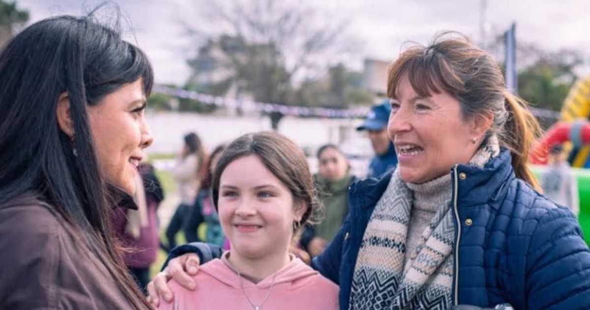 La intendenta interina de Quilmes, Eva Mieri, recorrió el Gran Parque de Juegos junto a vecinos y destacó la propuesta gratuita organizada durante el receso invernal.