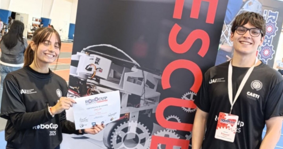 Emanuel Hamui y su equipo argentino Sub-19 obtuvieron el tercer puesto en RoboCup 2025 con un robot diseñado para colaborar en operaciones de rescate durante desastres naturales.