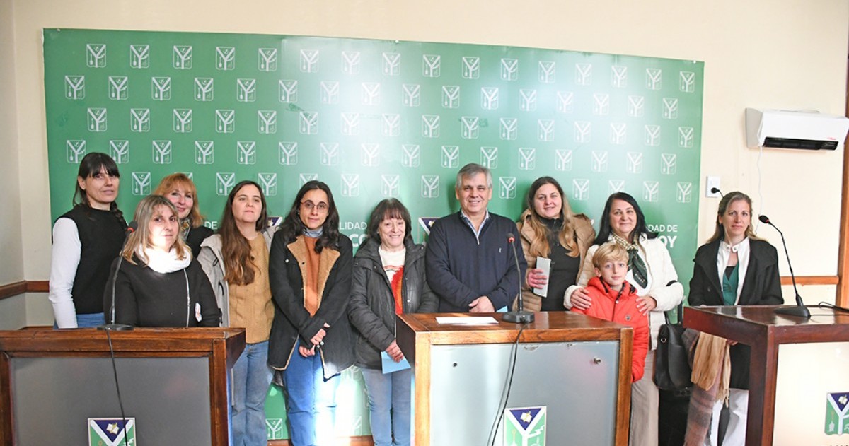 La ayuda económica alcanzó a un instituto terciario, un jardín de infantes y una escuela secundaria, con el objetivo de acompañar proyectos pedagógicos y fortalecer la infraestructura escolar.
