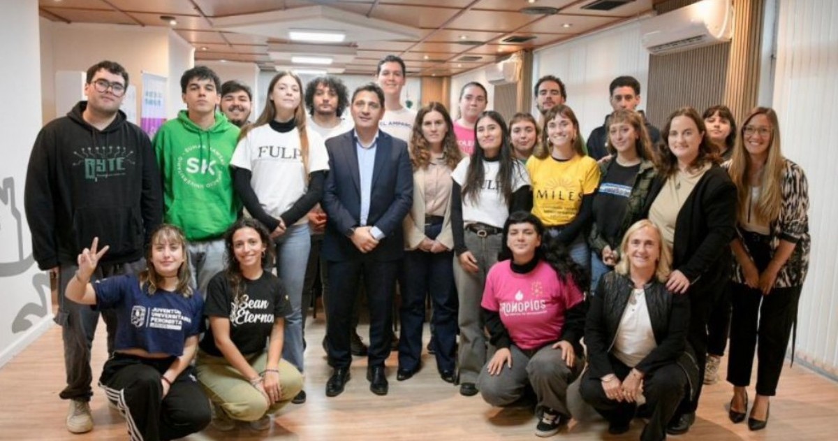 El Gobierno bonaerense ratificó la continuidad total del beneficio en medio de reclamos por recortes nacionales y destacó su impacto en estudiantes universitarios y terciarios.