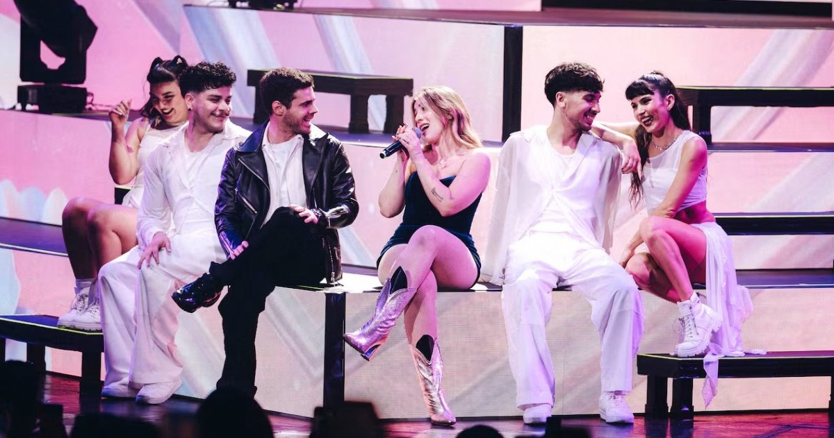 Laura Esquivel y Brenda Asnicar volvieron a compartir escenario en el Teatro Gran Rex, donde celebraron el legado de Patito Feo junto a Gastón Soffritti, Thelma Fardin, Julieta Poggio y otros artistas invitados.