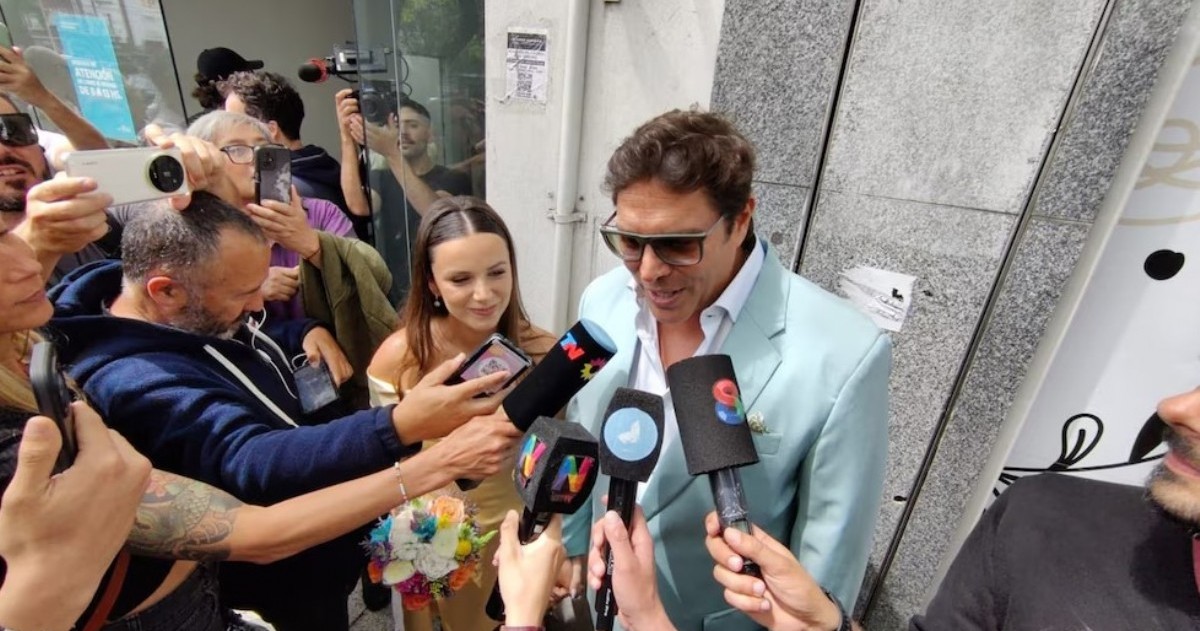 El actor y la profesora de educación física sellaron su amor en una ceremonia íntima en el registro civil de Mar del Plata.