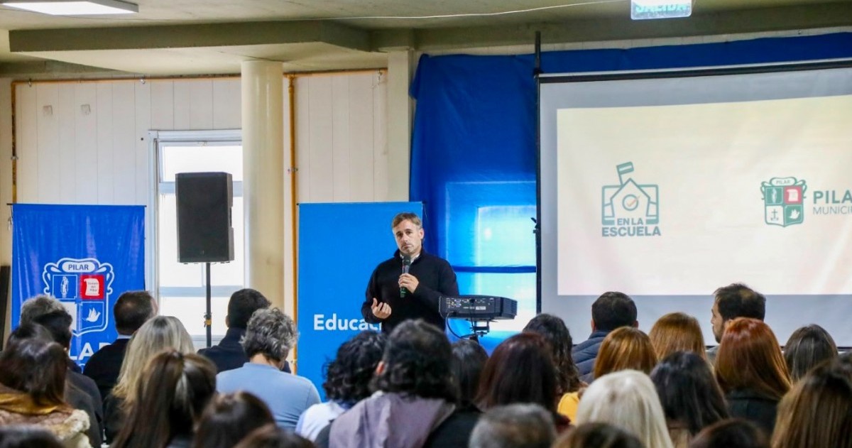 Federico Achával presentó la aplicación "En la Escuela", destinada a mejorar el seguimiento de la asistencia de los estudiantes en Pilar.