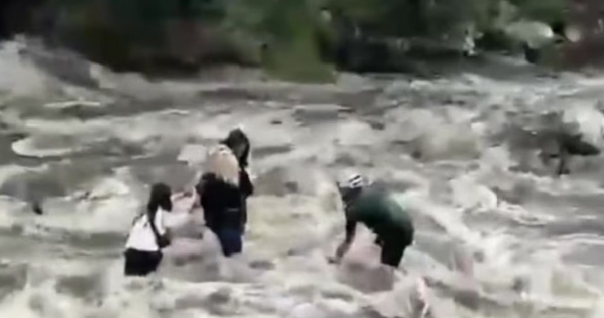 Juan Álvarez Pinto intervino de manera directa en el arroyo Los Molles, donde un grupo de mujeres había quedado rodeado por el aumento repentino del caudal tras intensas lluvias en la zona serrana.