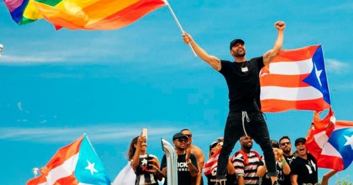 Ricky Martín en la movilización con el pueblo puertorriqueño.