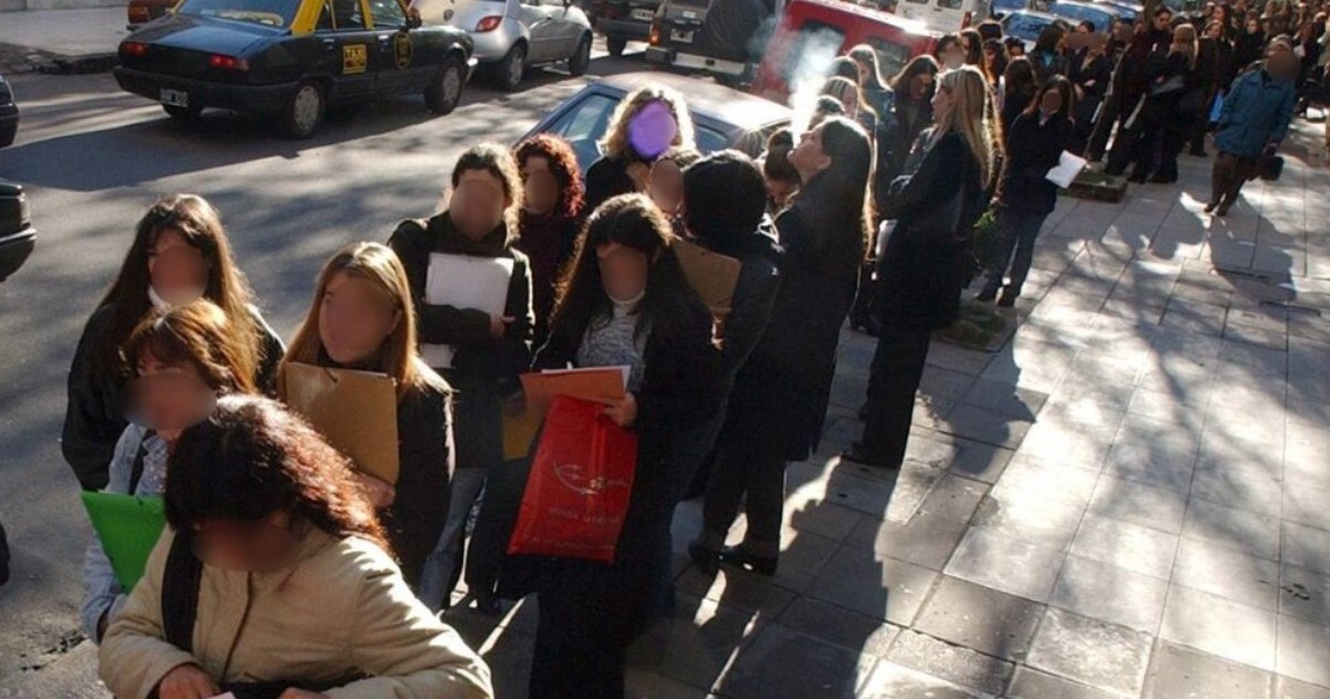 Una encuesta nacional mostró que la principal inquietud social sigue siendo conseguir trabajo o no perderlo, aun cuando el INDEC informó una leve caída de la tasa de desempleo en el tercer trimestre.