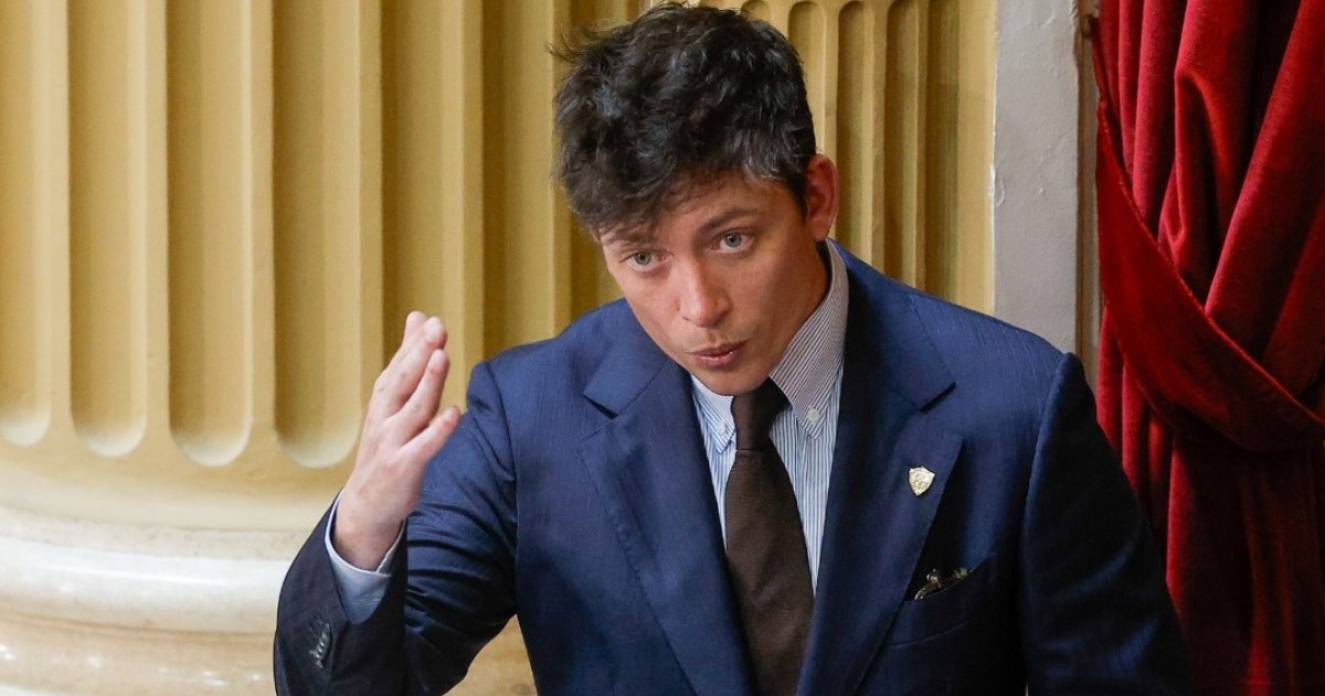 Santiago Caputo participa habitualmente de reuniones del Gobierno como asesor presidencial y quedó nuevamente bajo la lupa de Carlos Pagni por el poder que, según el periodista, ejerce dentro del Estado.