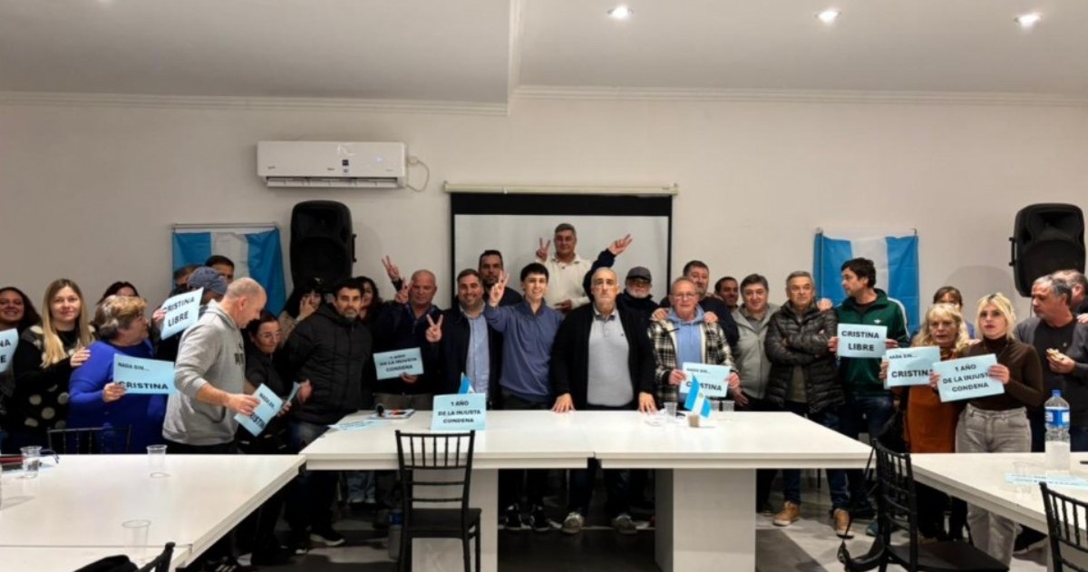 Juan Domingo "Peteco" Morales encabezó el encuentro que reunió a referentes del peronismo, sindicatos y organizaciones sociales de Baradero.