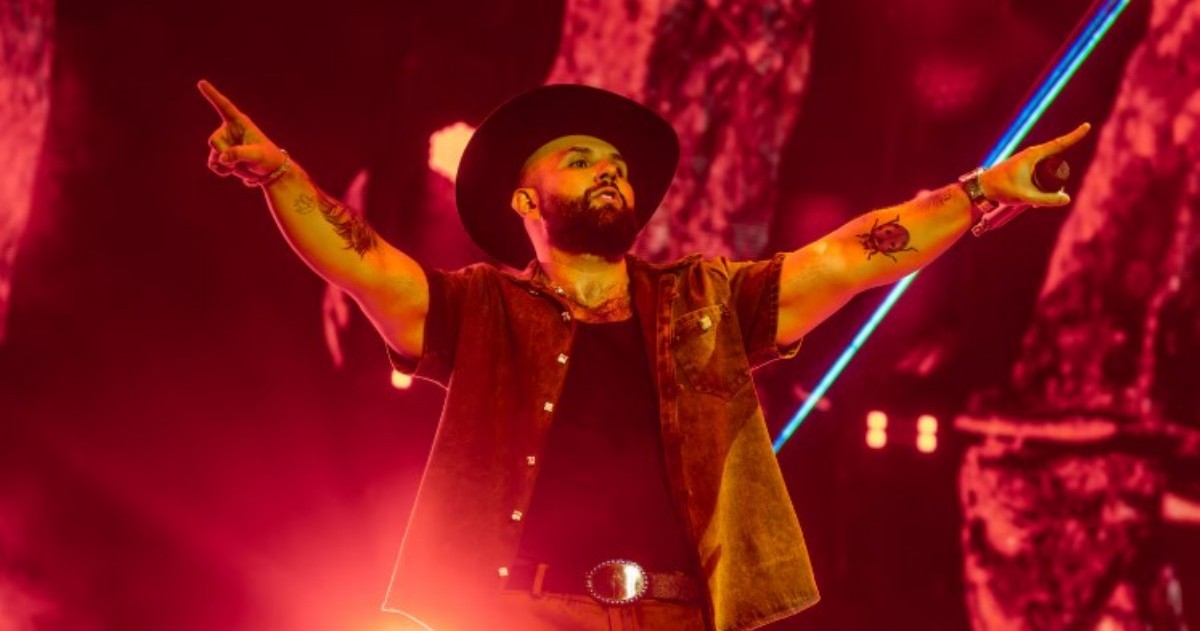 El cantante mexicano presentó “La Cura Fest” en su ciudad natal y compartió escenario con figuras internacionales como Alejandro Sanz, Kany García, Kevin Kaarl y Grupo Frontera.