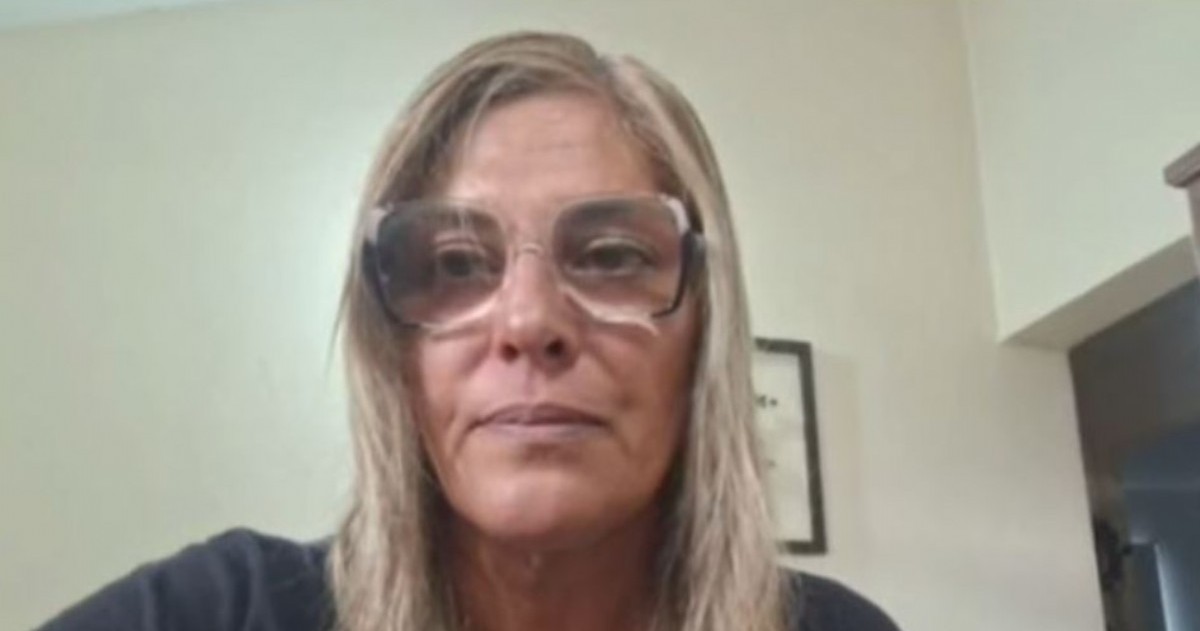 Sandra Aranda, que coordinaba cinco escuelas rurales, aseguró que se enteró de su desvinculación por un mensaje reenviado por docentes. Ocho coordinadores del sistema educativo rural quedaron sin contrato el mismo día.