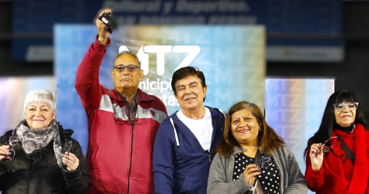 Espinoza enfatizó que las personas mayores “son irremplazables en la vida de cada familia” y que estas iniciativas buscan devolver parte del cuidado que brindaron a lo largo de sus vidas.