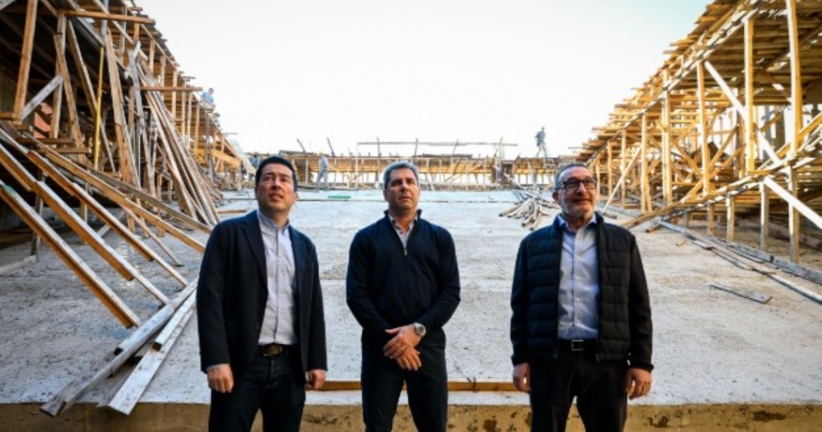 Leonardo Nardini recorrió junto a Sergio Uñac y Luis Omar Vivona los trabajos del futuro Teatro Municipal de Malvinas Argentinas.