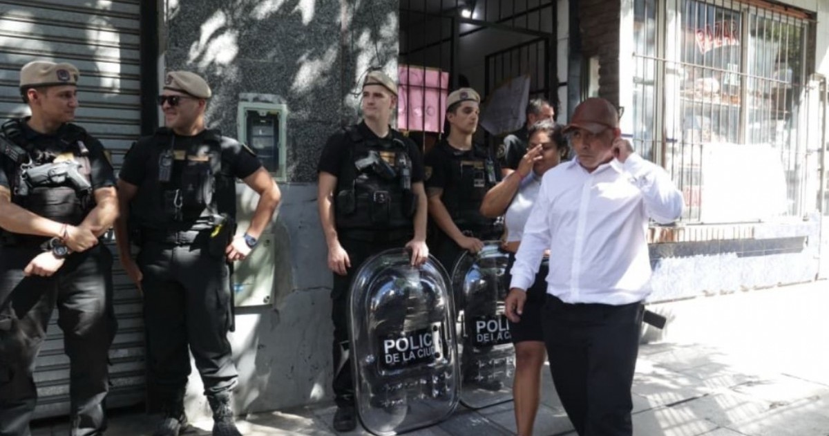 La Policía de la Ciudad restituyó un inmueble ocupado desde hace dos décadas en Cochabamba al 2600.