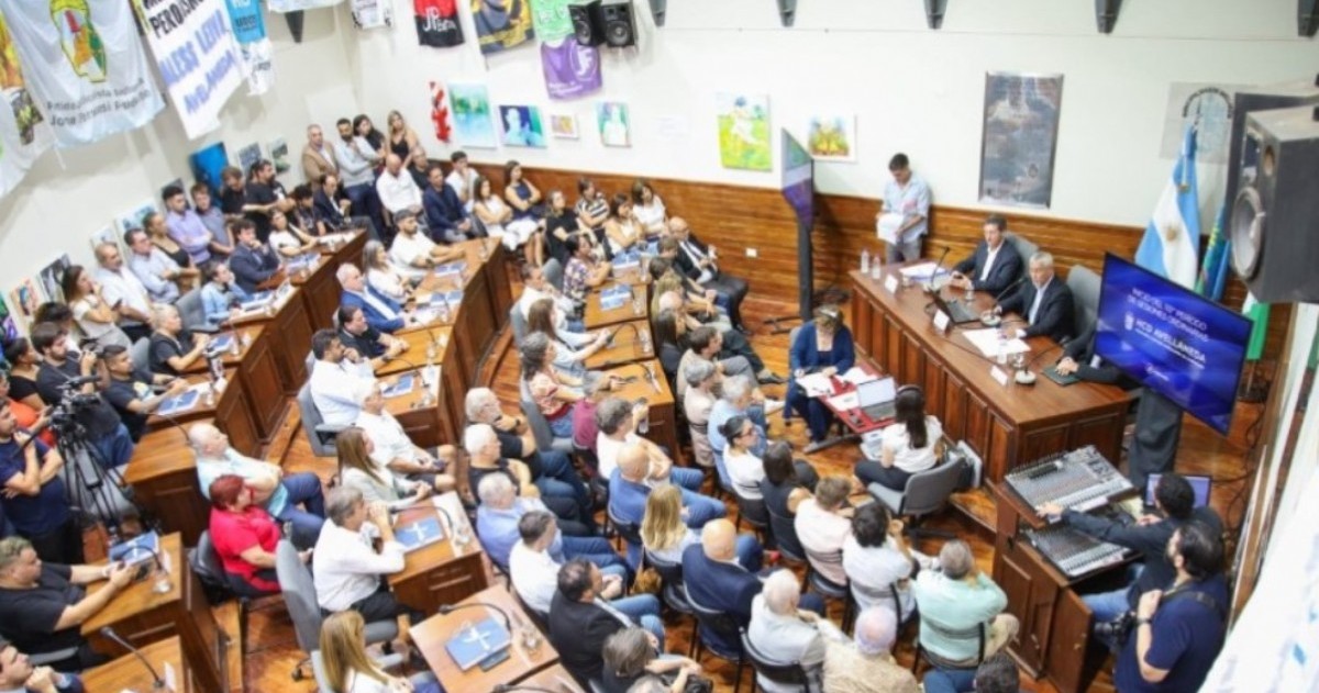 El intendente encabezó la apertura del 113° período del Concejo Deliberante, cuestionó las políticas económicas del Gobierno nacional y aseguró que el municipio continuará invirtiendo en obras y políticas públicas.