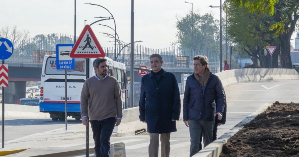 Jorge Macri encabezó la habilitación de la nueva colectora Sur de la Autopista Dellepiane, que completa las dos trazas laterales previstas dentro del proyecto de renovación integral.