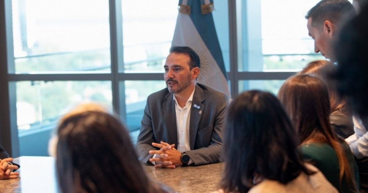 Gustavo Valdés analiza el escenario electoral de Corrientes mientras distintos gobernadores comienzan a discutir el desdoblamiento de las elecciones provinciales de 2027.