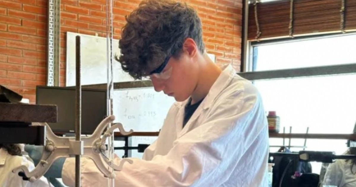 Valentino Formaggini, estudiante del Instituto Superior Politécnico de Rosario, viajará en julio a Uzbekistán junto a otros tres argentinos para competir en las Olimpiadas Internacionales de Química 2026.