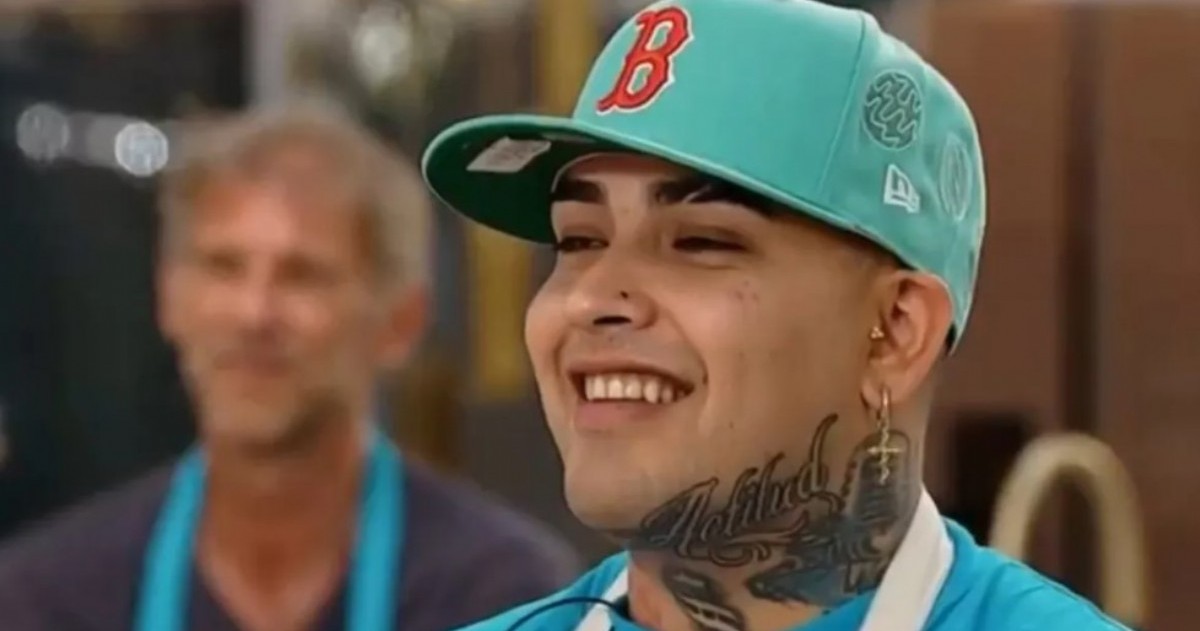 El cantante de cumbia volvió a ser noticia fuera de los escenarios tras regalarle un vehículo de alta gama a su pareja, un gesto que rápidamente se viralizó en redes sociales.