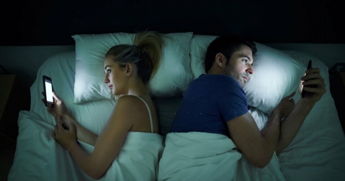 La víctima, de 19 años, fue trasladada de urgencia a un centro de salud luego de ingerir ansiolíticos y autolesionarse. La Justicia investiga amenazas y comercialización de material privado a través de redes sociales.