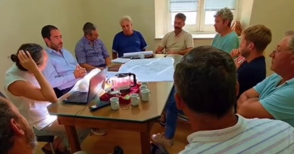 El intendente Juan Fiorini se reunió con productores para definir prioridades y evaluar el trabajo en los caminos rurales.