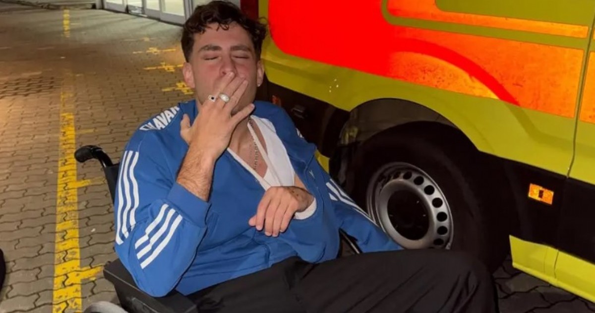 El rapero español se accidentó durante un recital en Madrid, fue asistido por el equipo médico y luego explicó cómo se encuentra tras la lesión.