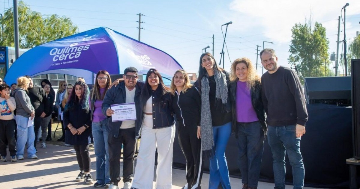 Fue durante el aniversario 26 del barrio, donde el Municipio confirmó que finalizará el edificio educativo abandonado por Nación y avanzará con seis aulas, SUM y biblioteca.