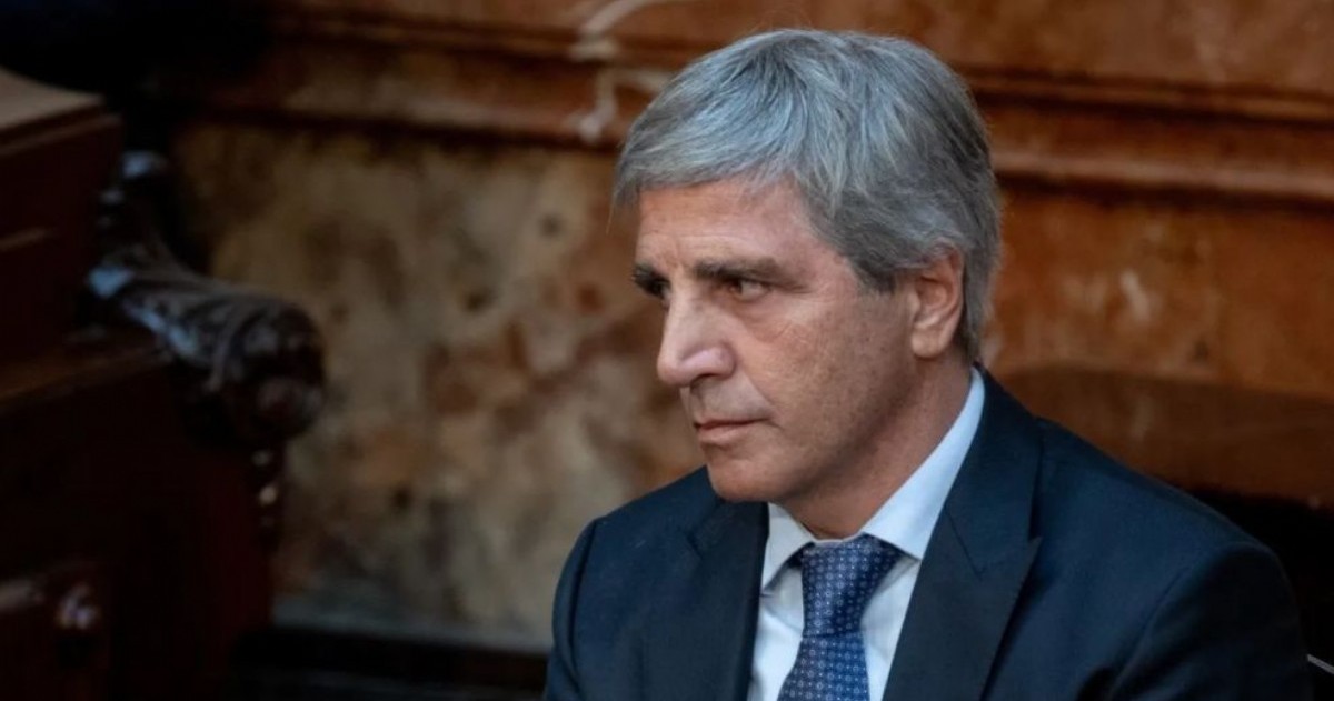 Según las declaraciones juradas de 2024, Caputo posee bienes por casi 12 mil millones de pesos, con la mayoría de su fortuna ubicada en el exterior, en medio de un duro ajuste económico impulsado por el gobierno de Milei.