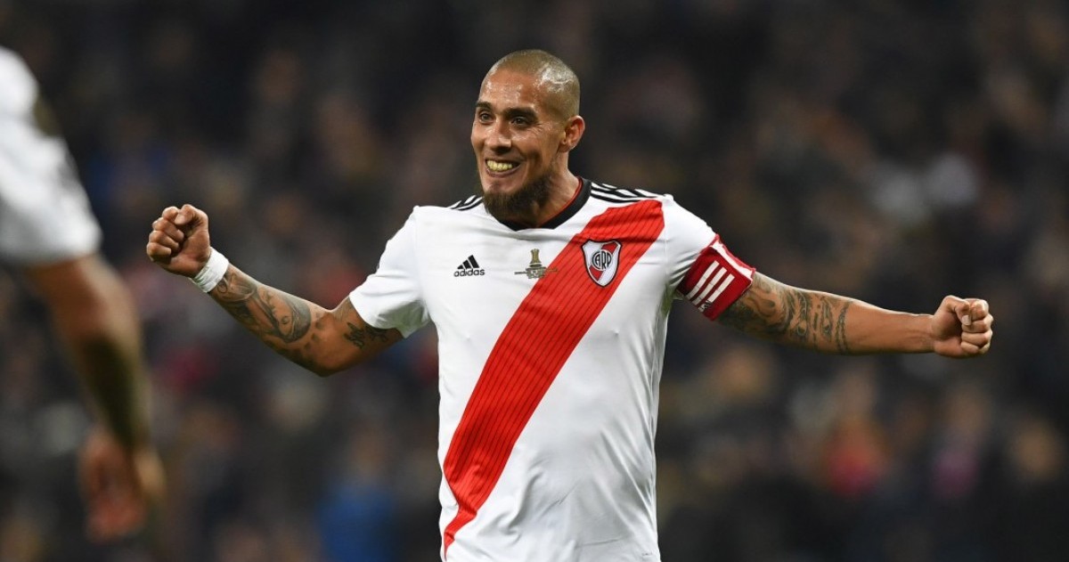 El ex defensor de River recibió su diploma tras completar sus estudios a través de un programa educativo y destacó la importancia de seguir aprendiendo.