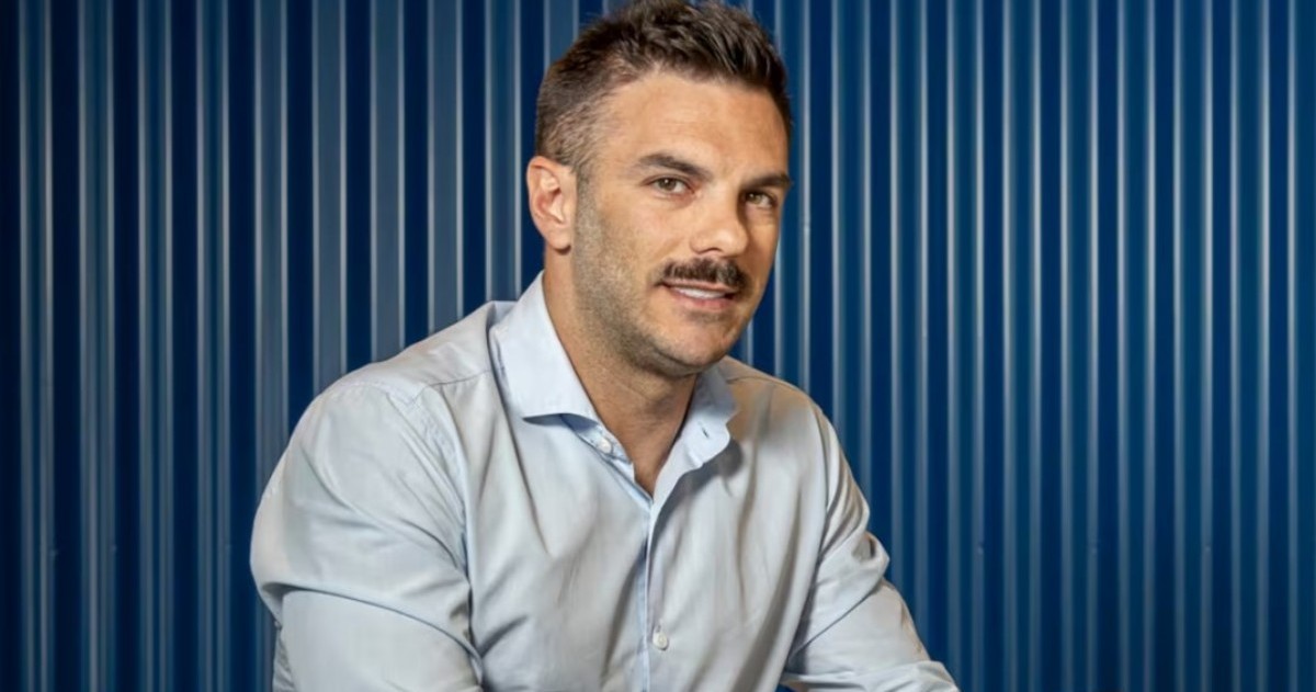 El fundador de Cocos Capital fue abucheado por alumnos secundarios mientras intentaba exponer sobre educación financiera en un evento para jóvenes.