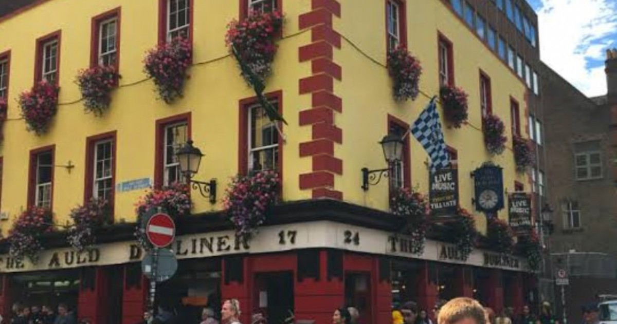 Una campaña difundida en Irlanda sobre el consentimiento infantil y el contacto físico entre abuelos y nietos recibió críticas y terminó siendo retirada de las redes sociales.