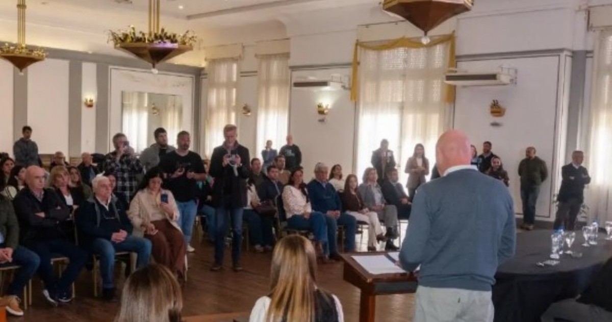 Arturo Rojas, intendente de Necochea, destacó la realización de la subasta pública de la parcela del Teatro Auditórium, ubicada dentro del histórico Complejo Casino.